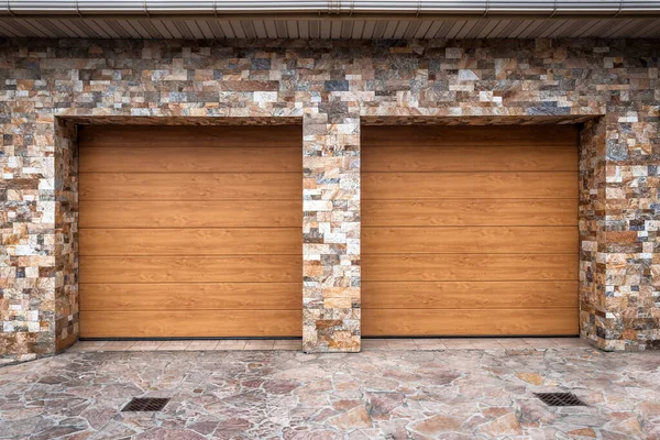 Modern Luxurious Double Garage Driveway Roller Door — Stock Photo, Image