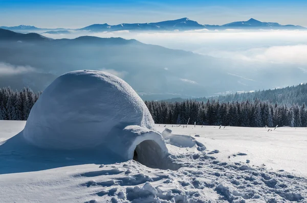 Igloo dans les hautes montagnes Photos De Stock Libres De Droits