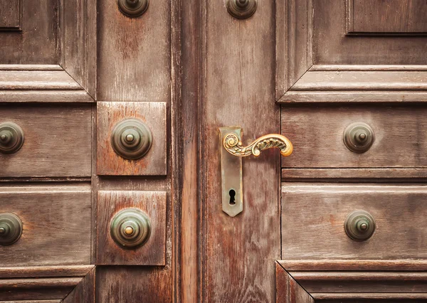 Haka på den gamla dörren — Stockfoto