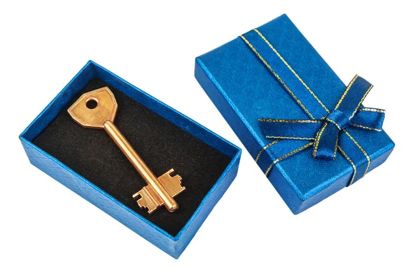 Chave dourada na caixa azul — Fotografia de Stock