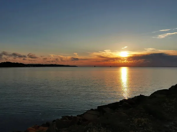 Coucher Soleil Sur Mer Jolie Atmosphère Calme Navire Des Filets — Photo