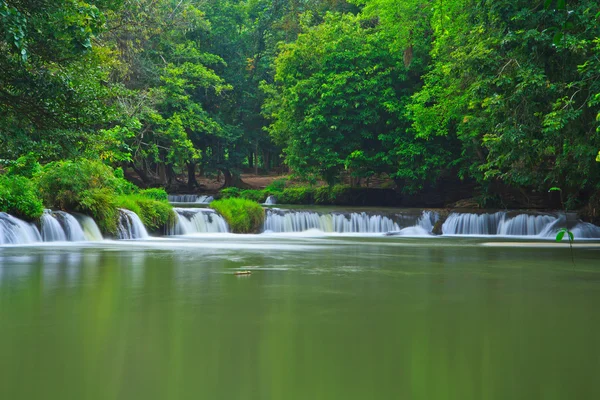 Thailand waterfall in park — Stock Photo, Image