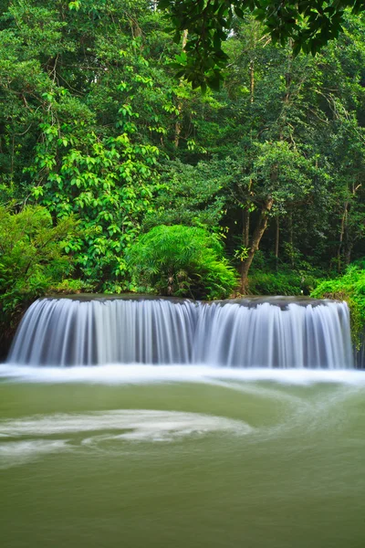Thailand waterfall in park — Stock Photo, Image