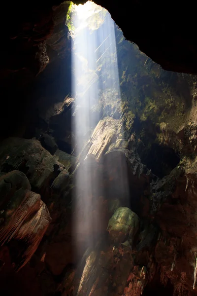 Grot in het nationale park van thailand — Stockfoto