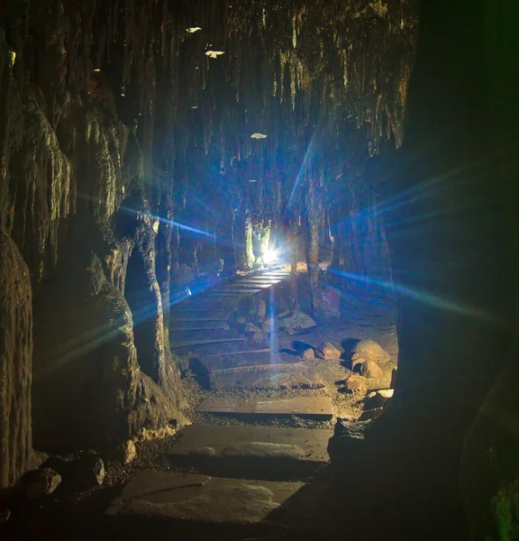 Grotta nel parco nazionale della Thailandia — Foto Stock