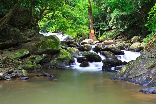 Cascada de Tailandia en parque — Foto de Stock