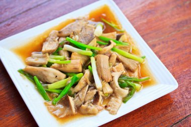 doğranmış kızartılmış mantar