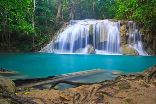 Wasserfall im Kanjanaburi-Wald — Stockfoto
