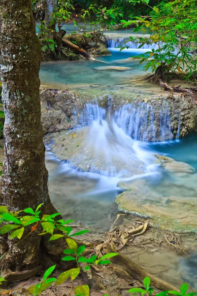 Verbazingwekkende Aziatische waterval — Stockfoto