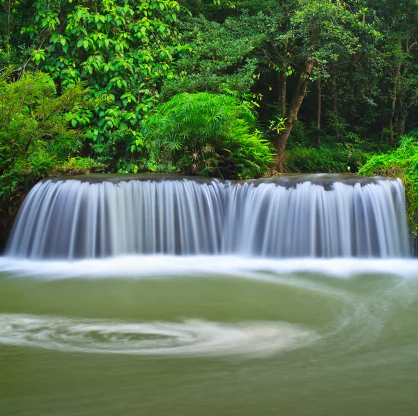 Cachoeira de verão no parque Tailândia — Fotografia de Stock