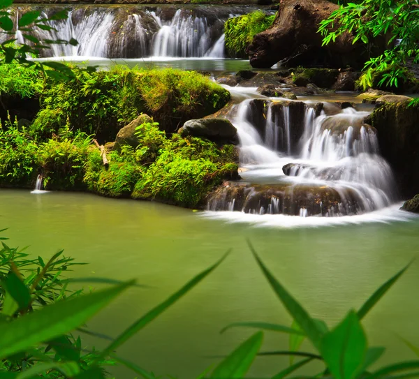 Wodospad lato w Tajlandii park — Zdjęcie stockowe