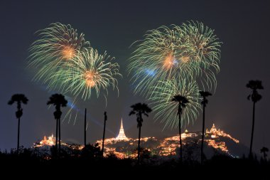 Geceleri güzel havai fişekler 
