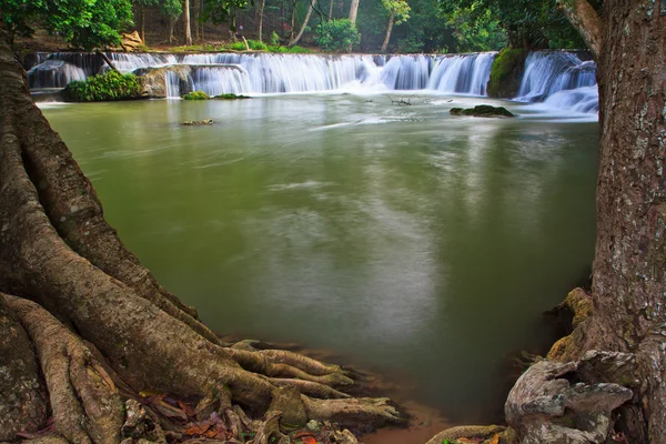 Prachtige waterval in thailand — Stockfoto