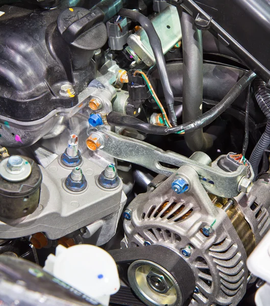 Двигатель современного автомобиля — стоковое фото