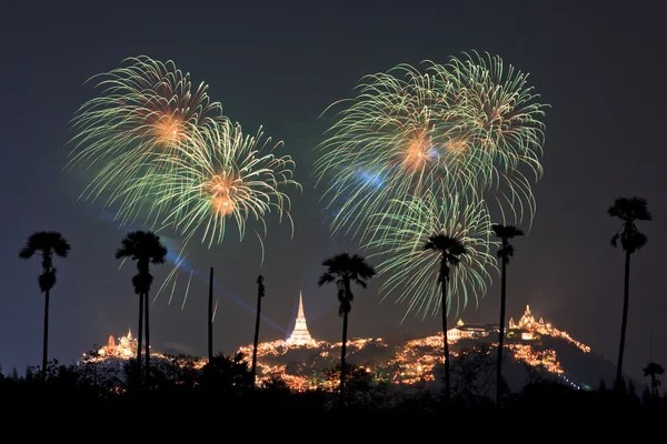Geceleri güzel havai fişekler 