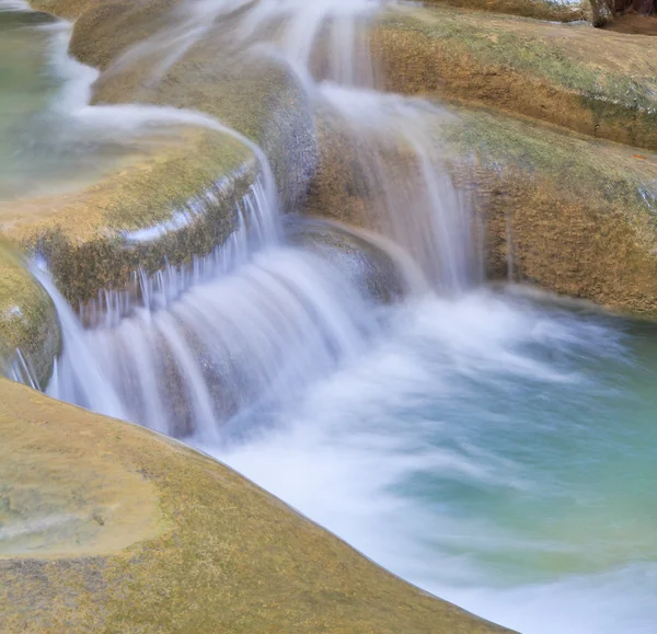 Cascada en el bosque Kanjanaburi —  Fotos de Stock