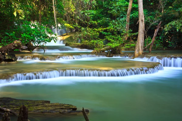 Cascada en el bosque Kanjanaburi —  Fotos de Stock