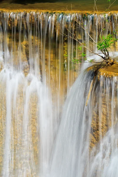 Cascade dans la forêt Kanjanaburi — Photo