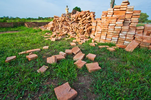 Rode stapel bakstenen — Stockfoto