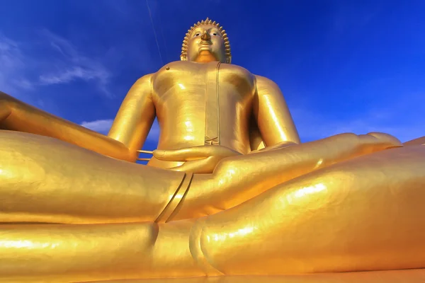 Gran estatua de buda en Wat muang — Foto de Stock