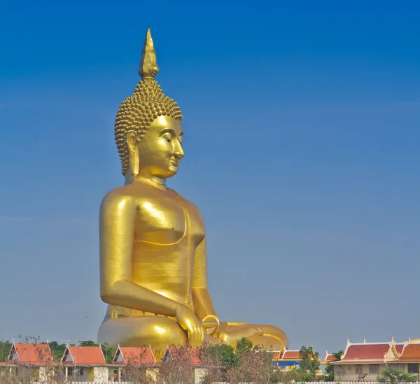 Buda dourado grande estátua — Fotografia de Stock