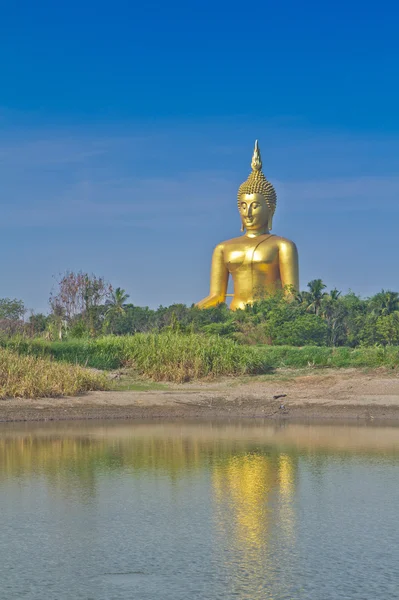 Buda dourado grande estátua — Fotografia de Stock