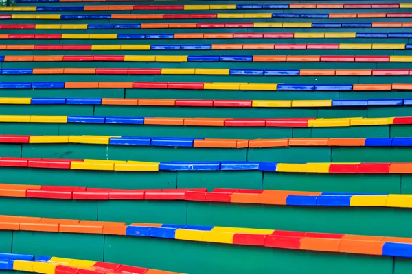 Kleurrijke stadion stoelen — Stockfoto