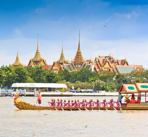 Royal mavna Kathina töreni yavru