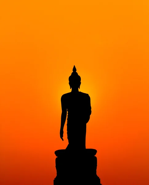 Boeddhabeeld bij zonsondergang — Stockfoto