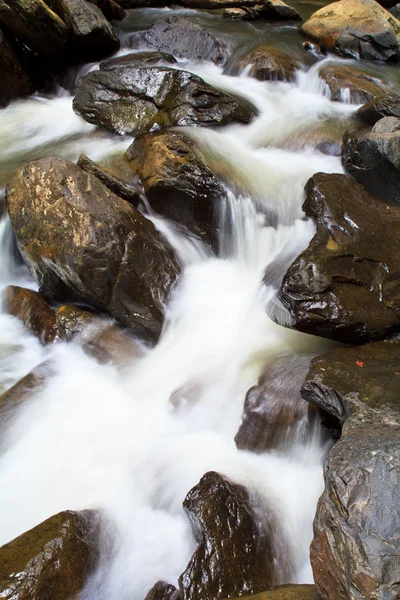 Schöner wasserfall in thailand — Stockfoto