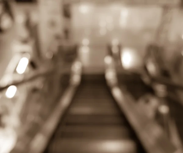 Escalera mecánica borrosa en el centro comercial — Foto de Stock
