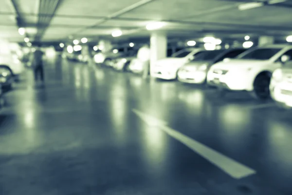 Estacionamiento desenfocado con coches — Foto de Stock