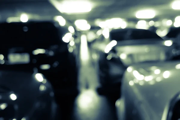 Estacionamiento desenfocado con coches — Foto de Stock