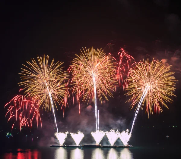 Incredibili fuochi d'artificio festivi — Foto Stock