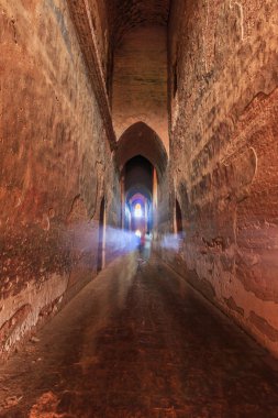 Tünel geçit Myanmar 