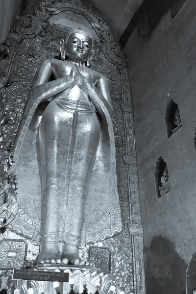 Bouddha dans le temple de Bagan — Photo