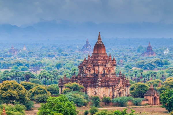 Bagan 도시에 오래 된 탑 — 스톡 사진