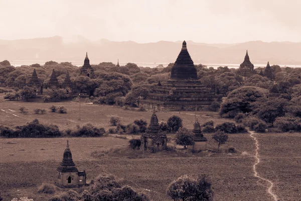 Antigua Pagoda en la ciudad de Bagan — Foto de Stock