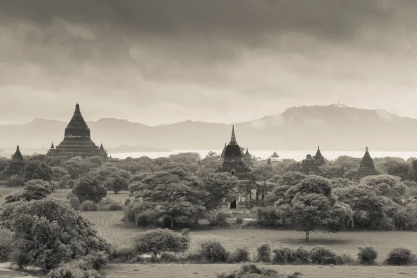 Antigua Pagoda en la ciudad de Bagan — Foto de Stock