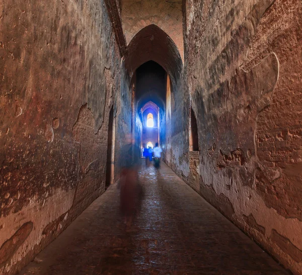 Tunnel Walkway in Myanmar — Stock Photo, Image