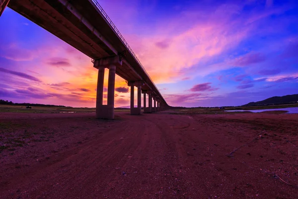 Paesaggio con viadotto a Lopburi — Foto Stock