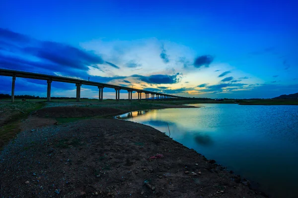 Landschap met viaduct in Lopburi — Stockfoto