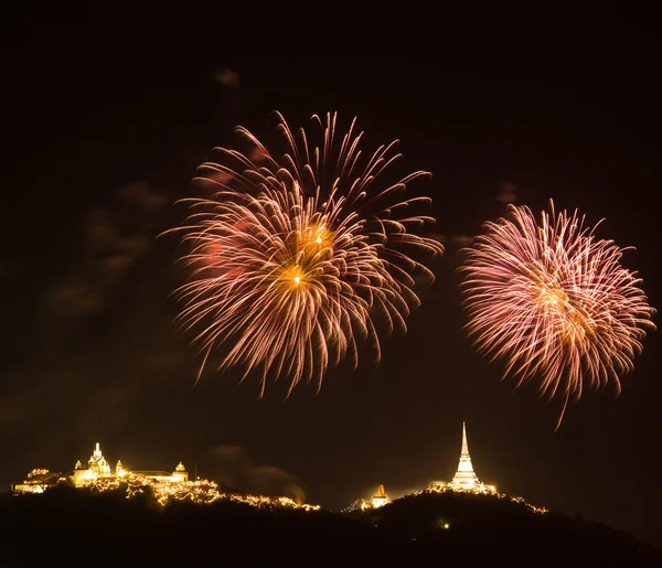Hermosos fuegos artificiales en la provincia de Phetchaburi —  Fotos de Stock