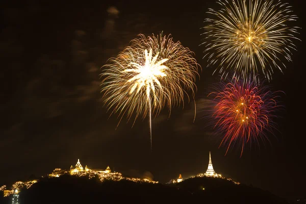 Prachtige vuurwerk in Phetchaburi Province — Stockfoto