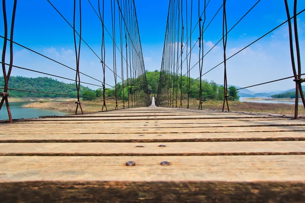 Ponte di corda in legno — Foto Stock