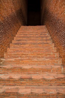 Kırmızı tuğla merdiven