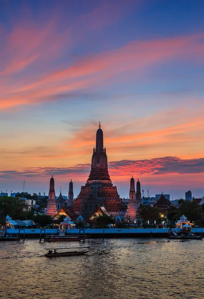 Храм Ват-Аруна в Бангкоке — стоковое фото