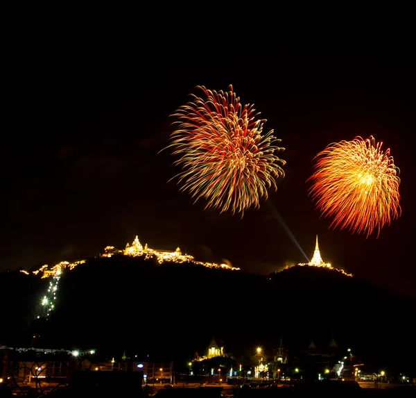 Hermosos fuegos artificiales en la provincia de Phetchaburi —  Fotos de Stock