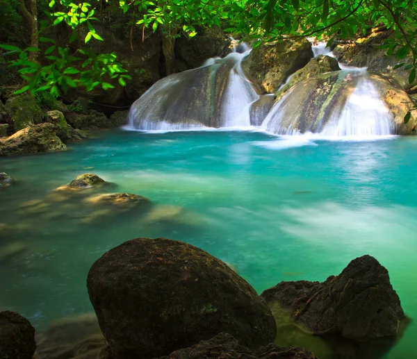 Cachoeira e córrego na floresta Kanjanaburi — Fotografia de Stock