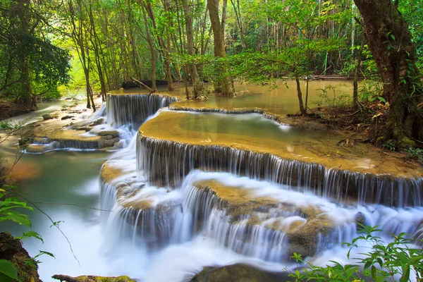 Водоспад і потоку в лісі Kanjanaburi — стокове фото